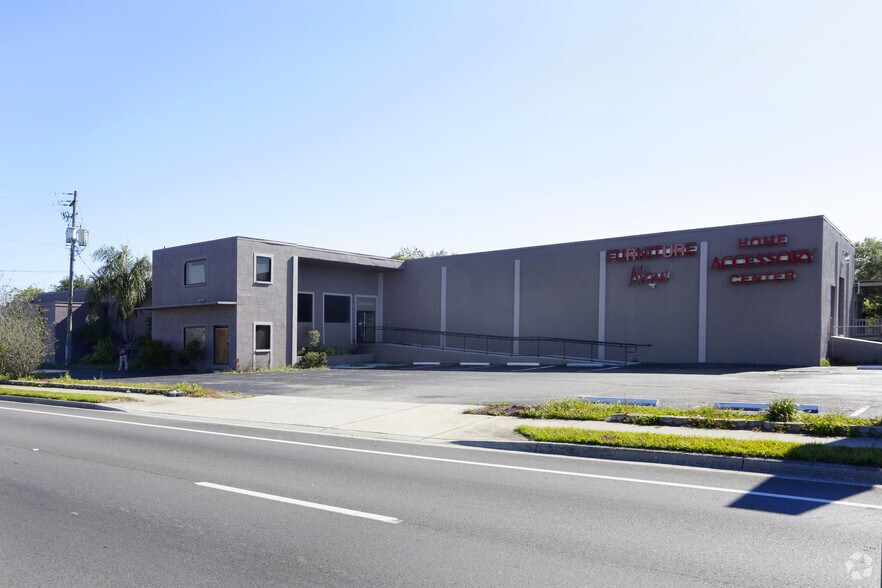 More Photos Of 15445 N Nebraska Ave, Lutz Warehouse For Lease