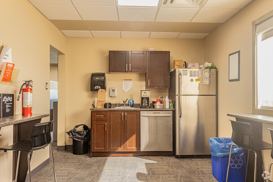 More Photos Of 15712 112 Ave, Edmonton Office For Lease
