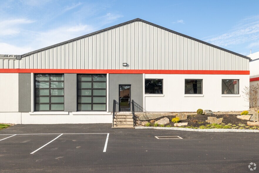 More Photos Of 22 Readington Rd, Branchburg Manufacturing For Lease