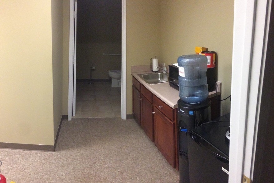 More Photos Of 9876 Main St, Woodstock Flex For Sale