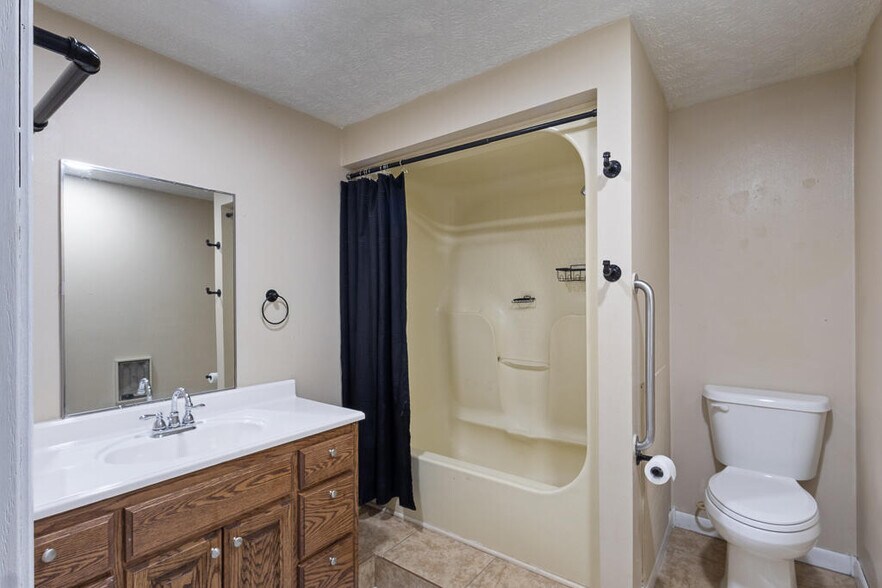More Photos Of 19824 State Highway 112, Cassville Apartments For Sale