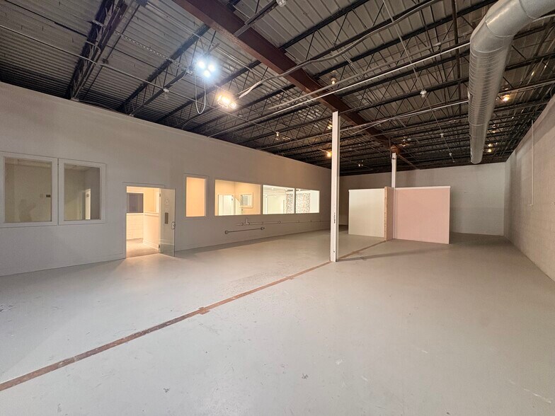More Photos Of 901 N West St, Raleigh Showroom For Lease