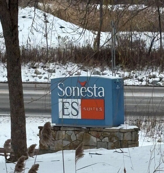 More Photos Of 35 Hurricane Ln, Williston Hotel For Sale