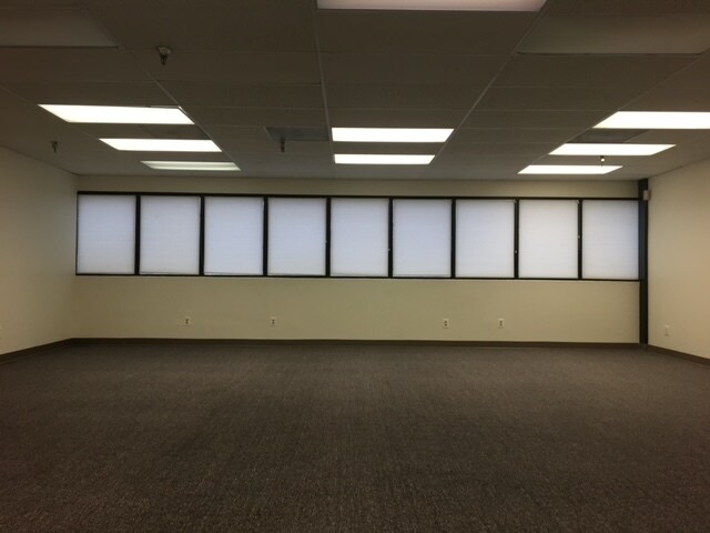 More Photos Of 503 Carlisle Dr, Herndon Flex For Lease