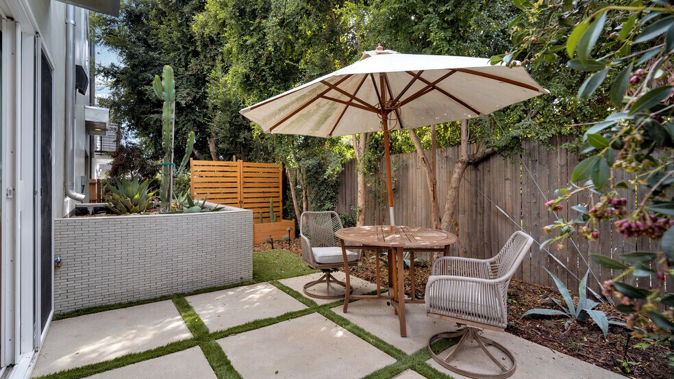 More Photos Of 1351 Seward St, Los Angeles Apartments For Sale