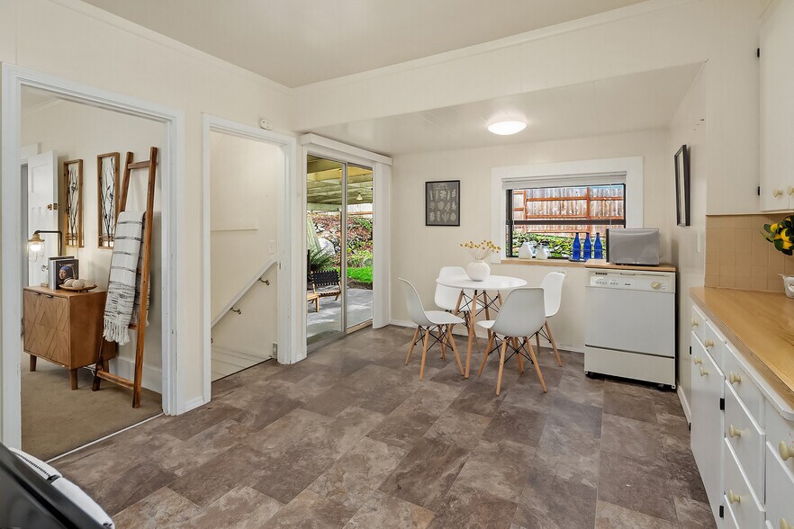 More Photos Of 5011 5th Ave NE, Seattle Apartments For Sale