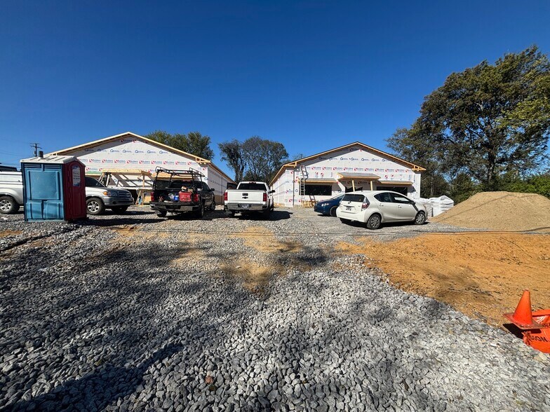 More Photos Of 138 Shivel Dr, Hendersonville Flex For Sale