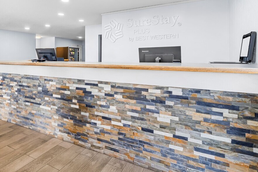 More Photos Of 2155 N 11th St, Beaumont Hotel For Sale