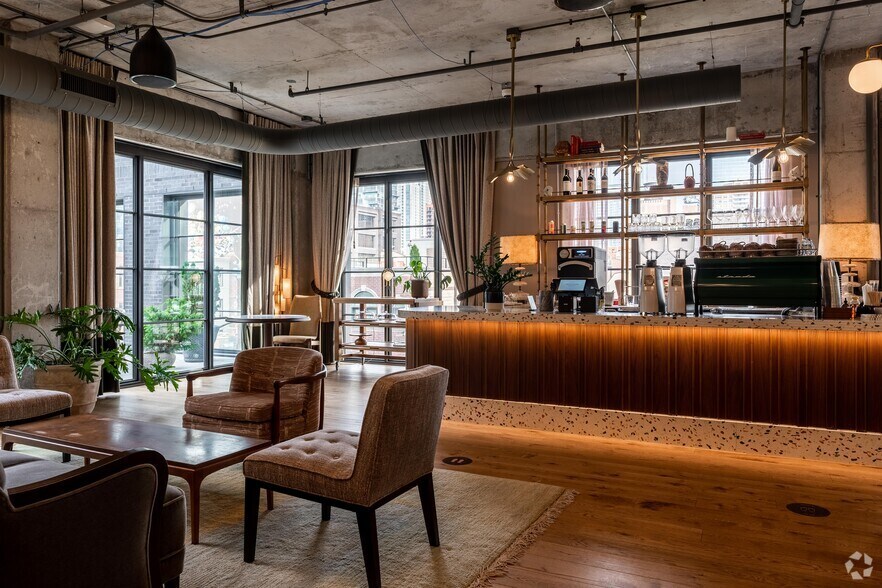 More Photos Of 200 N Green St, Chicago Hotel For Lease