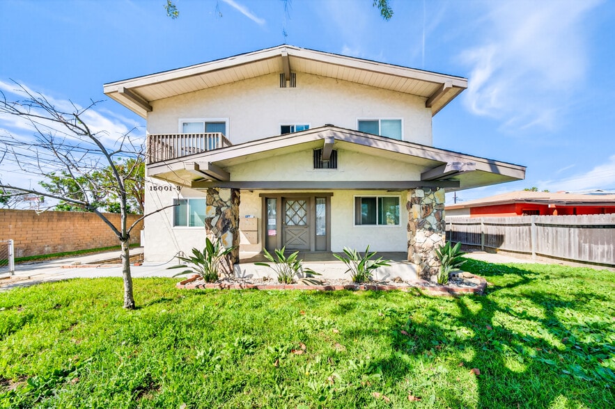 More Photos Of 15003 Larch Ave, Lawndale Apartments For Sale