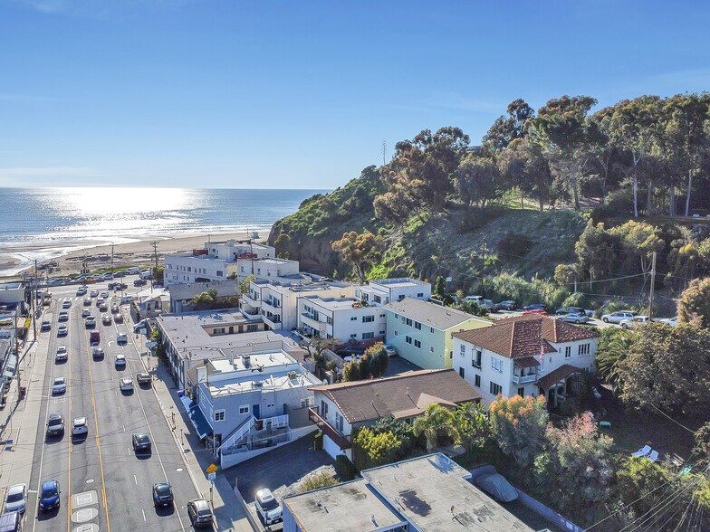 More Photos Of 153-157 W Channel Rd, Santa Monica Apartments For Sale