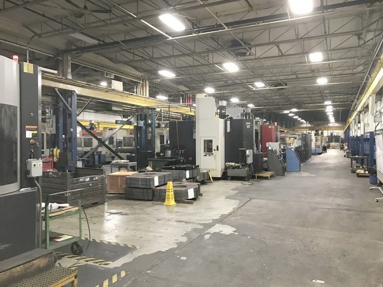 More Photos Of 15255 W Eleven Mile Rd, Oak Park Manufacturing For Lease