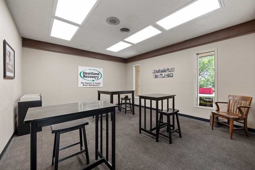 More Photos Of 2860 Industrial Park Rd, Iowa City Warehouse For Sale