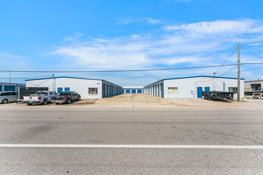More Photos Of 249-268 Seaboard Ave, Venice Warehouse For Sale