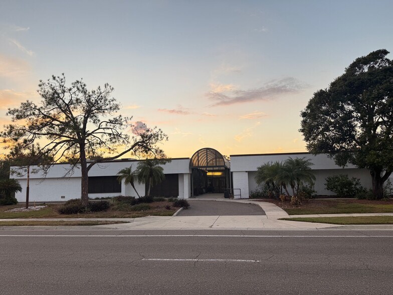 Primary Photo Of 4555 S Manhattan Ave, Tampa Hospital For Lease