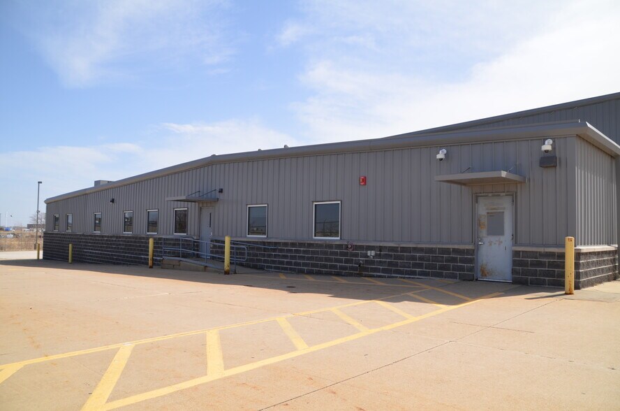 More Photos Of 985 Capital Drive SE, Cedar Rapids Industrial For Sale