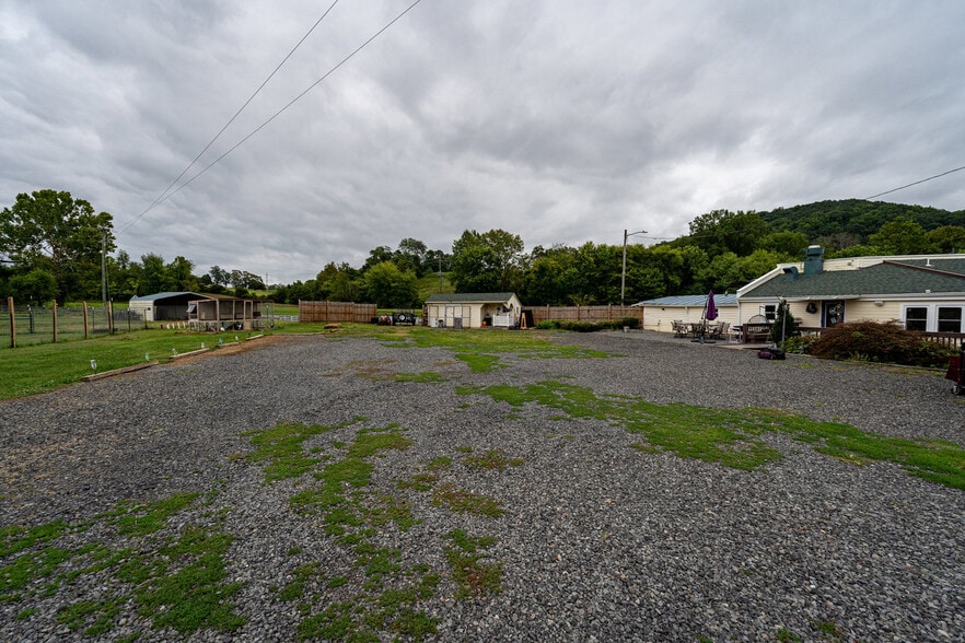 More Photos Of 12167 Lee Hwy, Sperryville Veterinarian Kennel For Sale