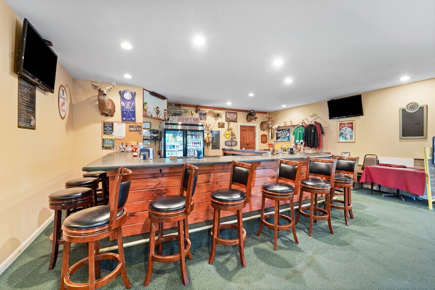 More Photos Of 60 Lake Lorain Rd, Poyntelle Restaurant For Sale