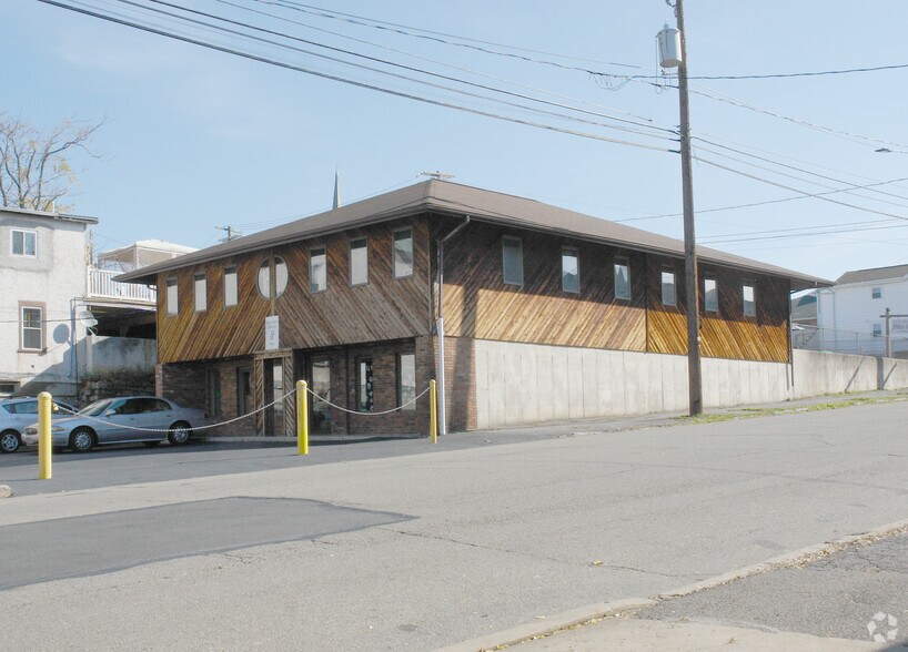 Primary Photo Of 529-531 Cedar Ave, Scranton Daycare Center For Lease