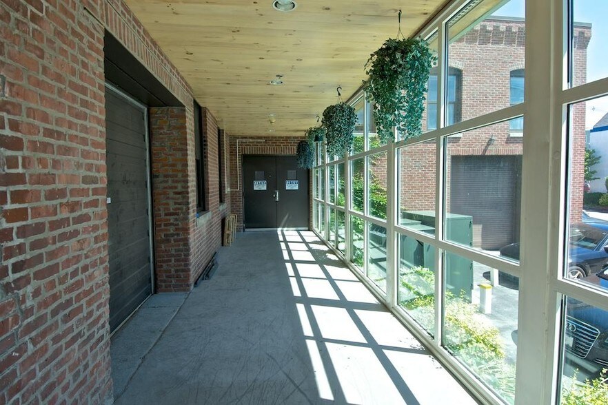 More Photos Of 15 Ward St, Somerville Flex For Lease