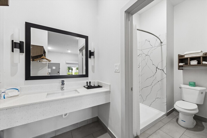 More Photos Of 6424 Queenston Blvd, Houston Hotel For Sale