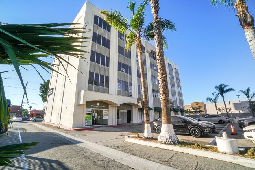 More Photos Of 1818 S Western Ave, Los Angeles Office For Lease