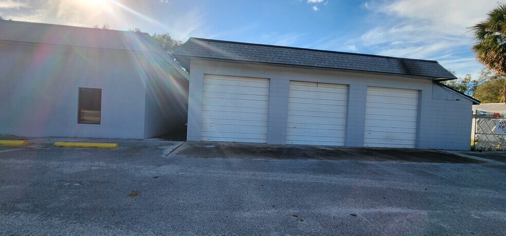 More Photos Of 284 S Center St, Pierson Auto Repair For Lease