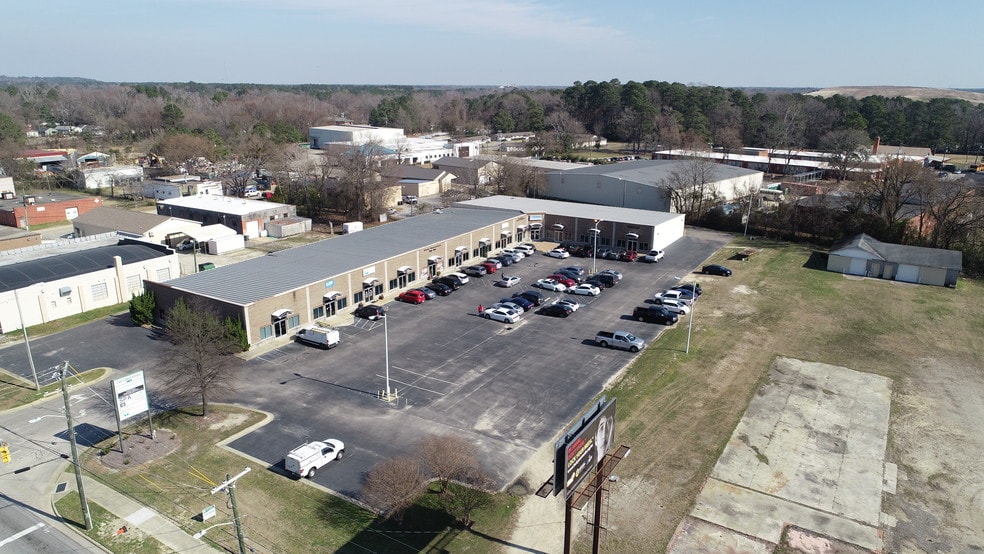 More Photos Of 726 Ramsey St, Fayetteville Flex For Lease