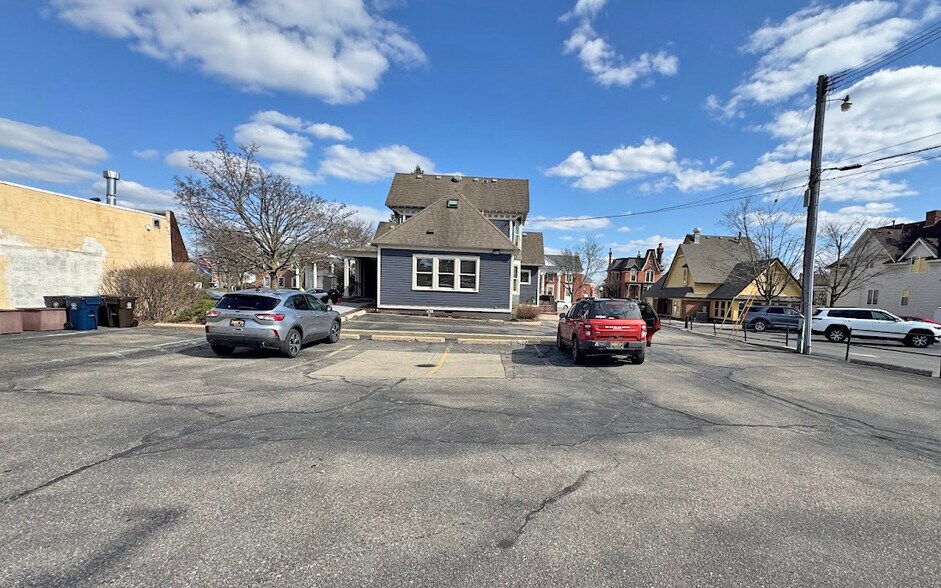 More Photos Of 218 S Main St, Plymouth General Retail For Lease