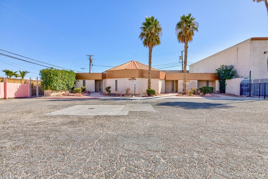 More Photos Of 872 E Sahara Ave, Las Vegas Medical For Lease