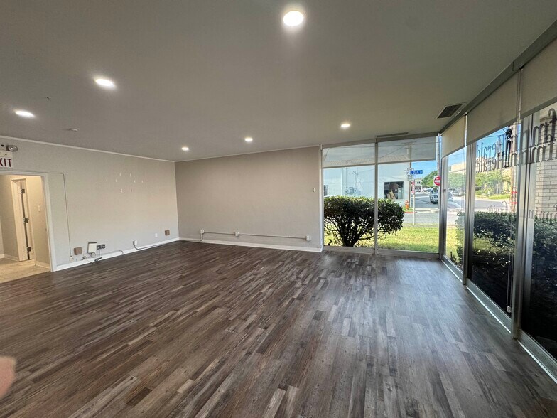 More Photos Of 300 N Washington St, Kaufman Office For Lease