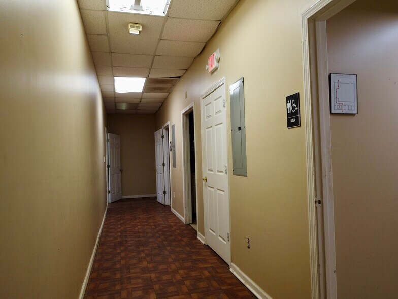 More Photos Of 179 Highway 11 S, Social Circle Office For Lease