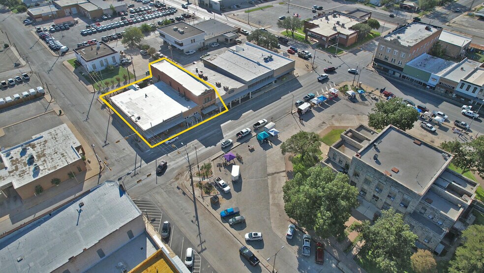 More Photos Of 124 Austin st, Comanche Bar For Sale