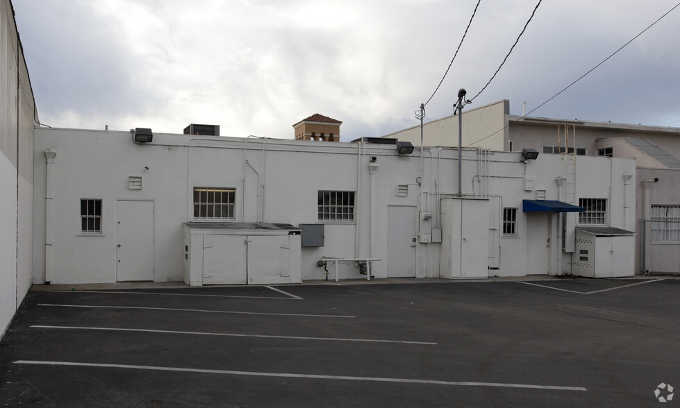 More Photos Of 534 W 19th St, Costa Mesa Storefront Retail Office For Lease