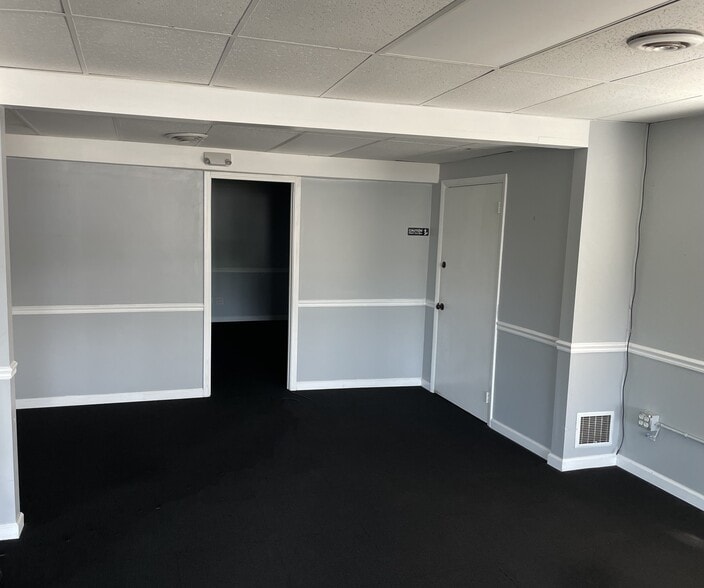 More Photos Of 263 Broadway Ave, Bedford Auto Dealership For Lease