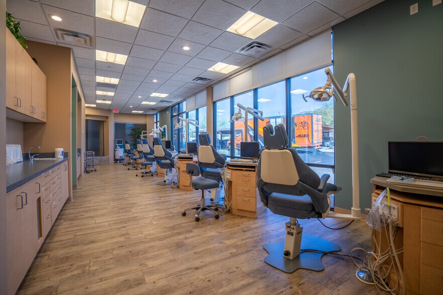 More Photos Of 2525 W Carefree Hwy, Phoenix Medical For Lease
