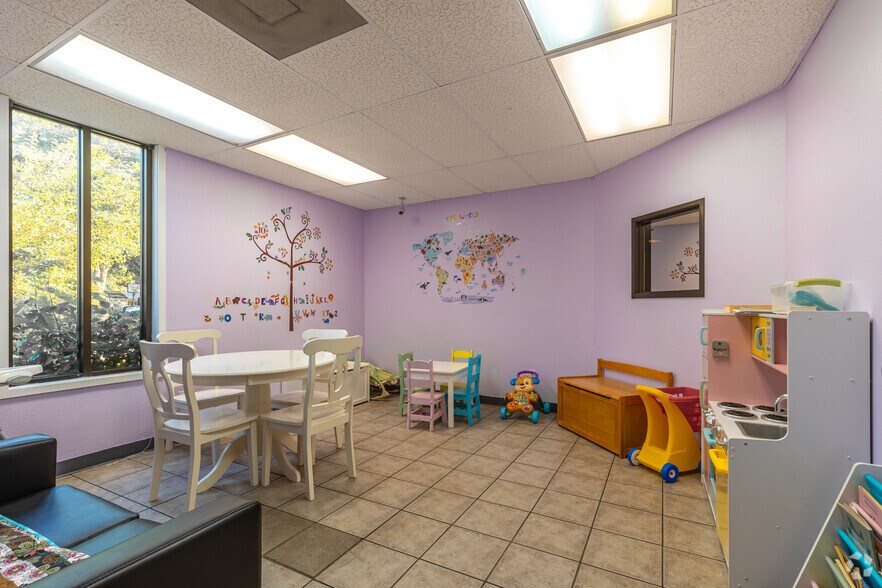 More Photos Of 1300 N Anglin, Cleburne Office For Lease