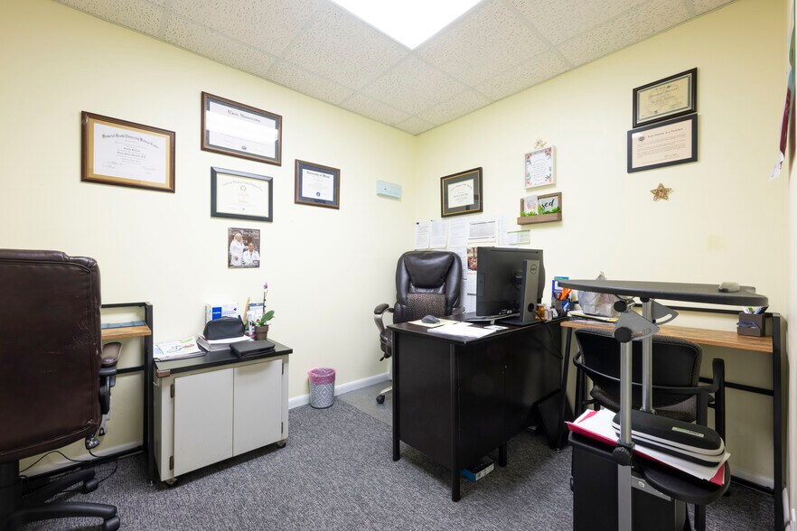 More Photos Of 1801 SE Hillmoor Dr, Port Saint Lucie Medical For Lease