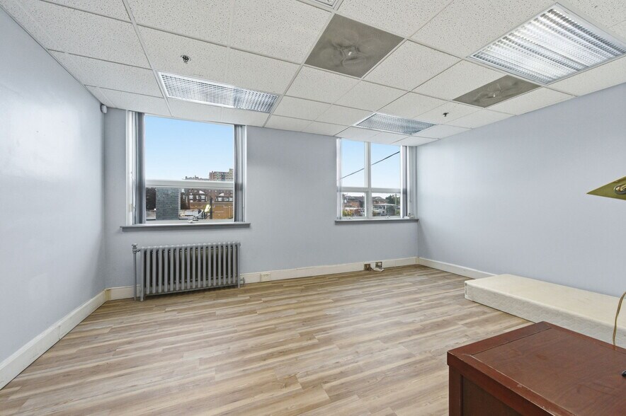 More Photos Of 910 Gilpin Ave, Wilmington Medical For Sale