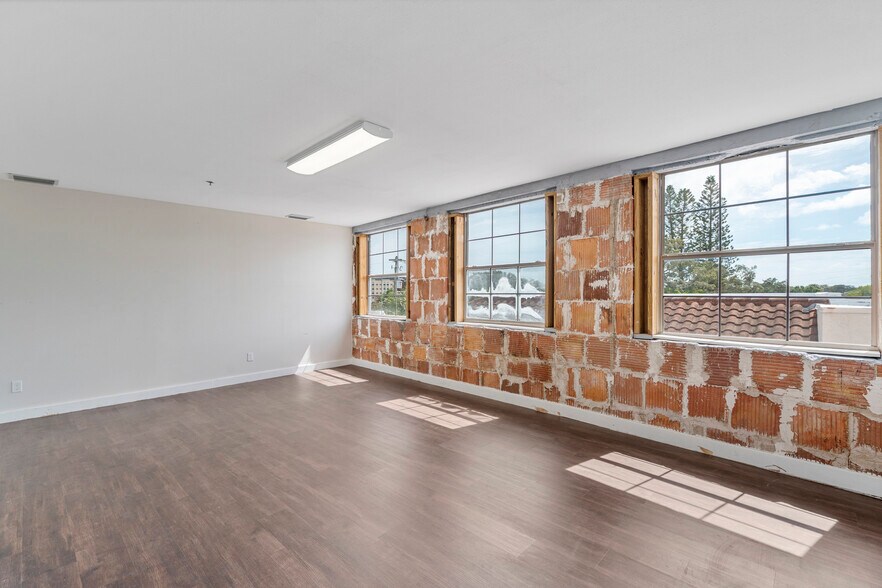 More Photos Of 909 E New Haven Ave, Melbourne Storefront Retail Residential For Lease