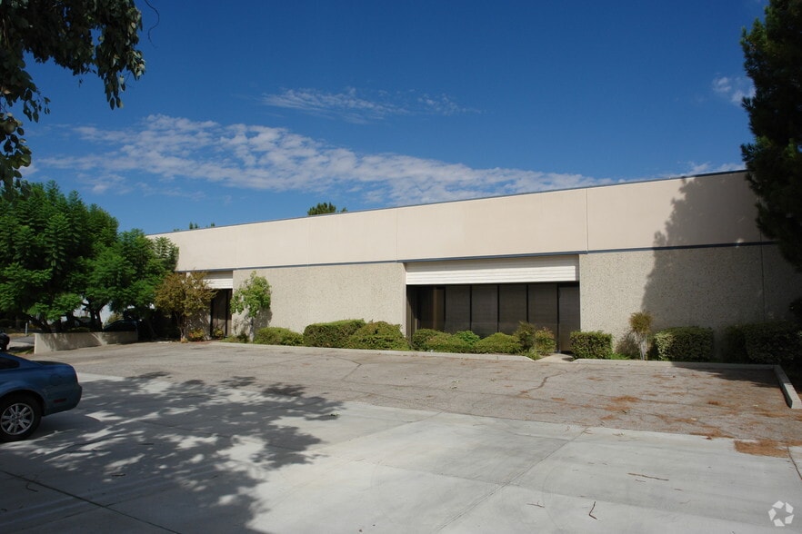 More Photos Of 9566 Vassar Ave, Chatsworth Light Manufacturing For Lease