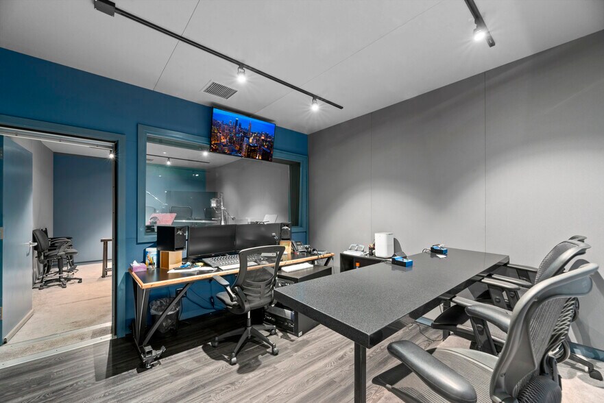 More Photos Of 6860 Lexington Ave, Los Angeles Loft Creative Space For Sale