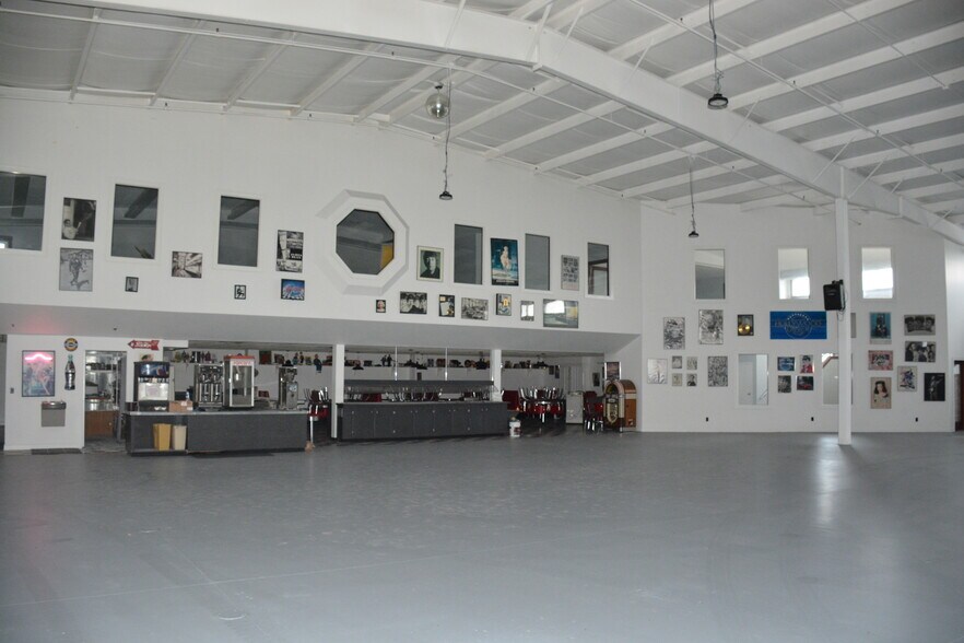 More Photos Of 111 Industrial Drive, Cromwell Warehouse For Sale