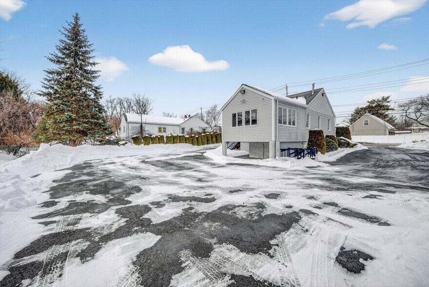 More Photos Of 75 Ramapo Rd, Garnerville Office For Sale