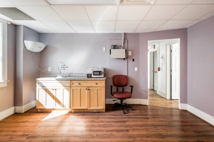 More Photos Of 3442 McDougall St, Detroit Office For Sale