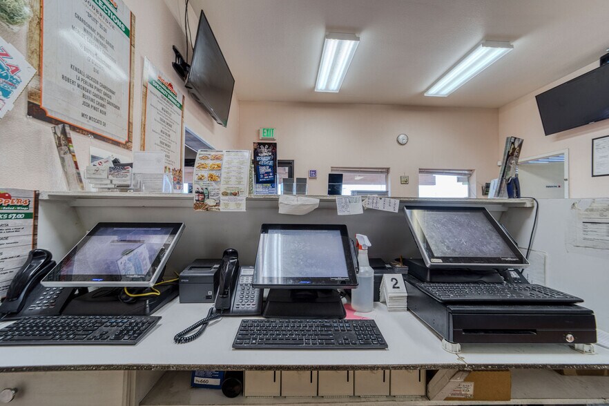 More Photos Of 832 Gemstone Ave, Bullhead City Restaurant For Sale