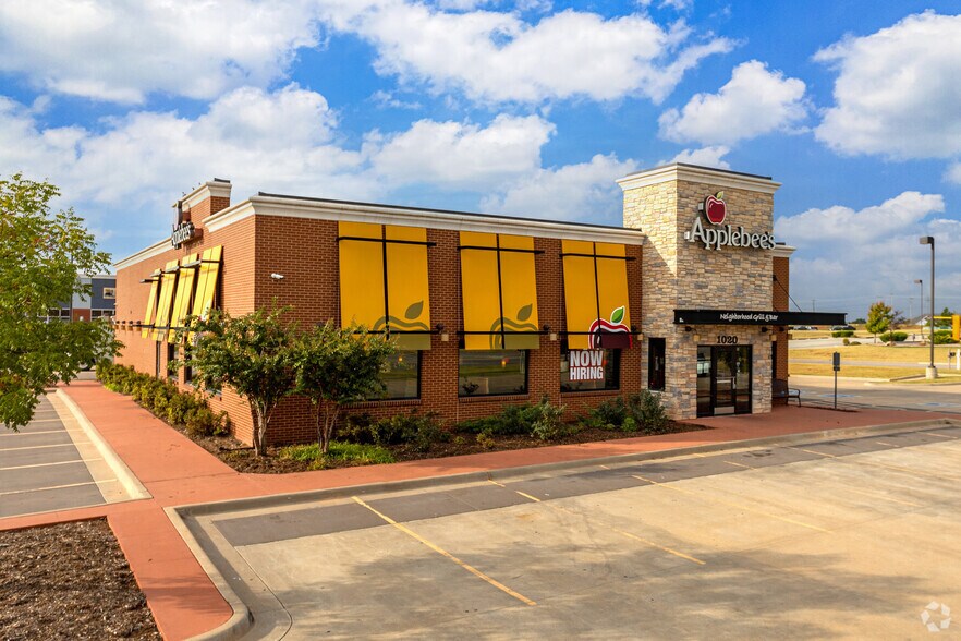 More Photos Of 1020 E State Highway 152, Mustang Restaurant For Lease