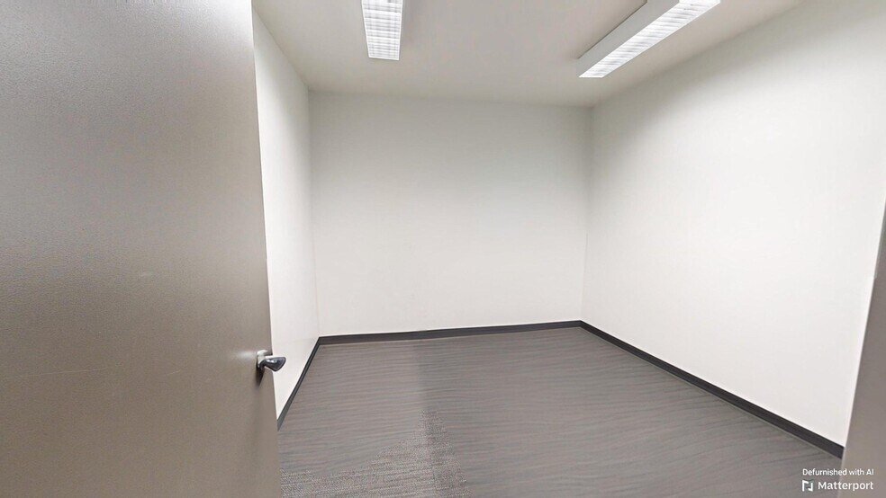 More Photos Of 627 Bloor St W, Toronto Office For Lease