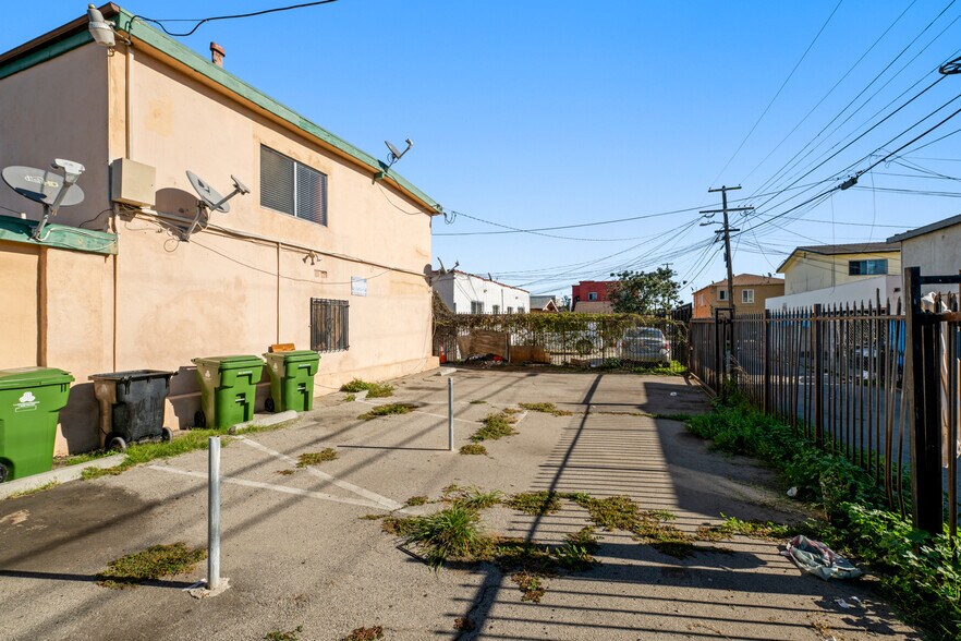 More Photos Of 732 W 76th St, Los Angeles Apartments For Sale