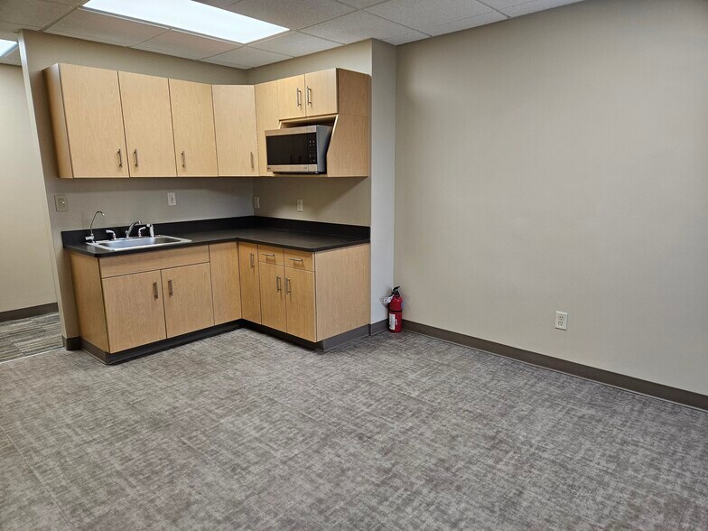 More Photos Of 5444 State St, Saginaw Office For Lease